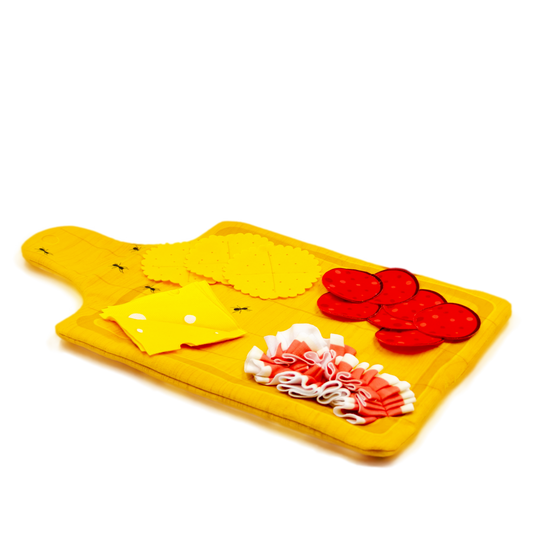 Interactive Feeding Plate Design Dog Toy Mealtime Puzzle with Hidden Treat Compartments and Squeaky Features for Mental Stimulation